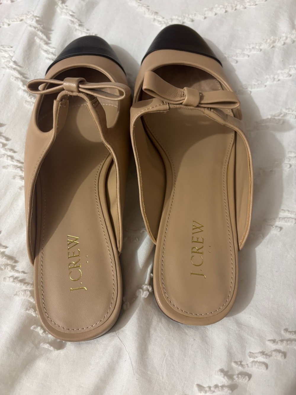 J. Crew Two-Tone Beige Leather Mules with Black Cap Toe and Bow - Picture 5 of 5